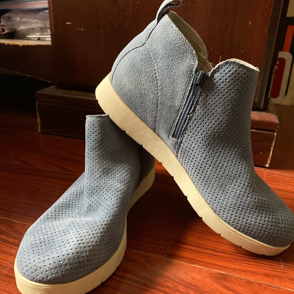 Blue Women’s Faux Suede boots